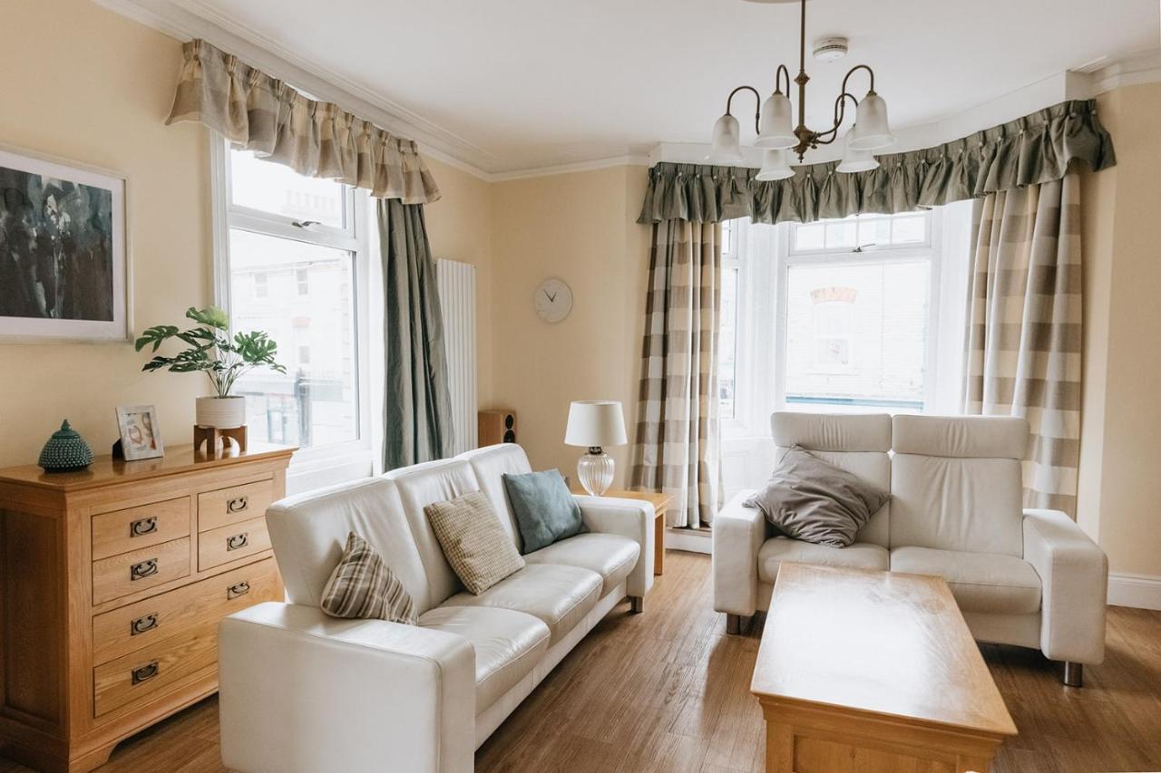 Barwick - Spacious 2 Bed With 2 Floors Located In Scarborough, Great For Family Trips! *