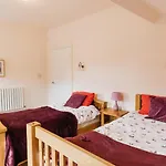 Barwick Apartment - Spacious 2 Bed Apartment With 2 Floors Located In Scarborough, Great For Family Trips!
