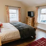 Barwick Apartment - Spacious 2 Bed Apartment With 2 Floors Located In Scarborough, Great For Family Trips!