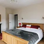 Barwick Apartment - Spacious 2 Bed Apartment With 2 Floors Located In Scarborough, Great For Family Trips!